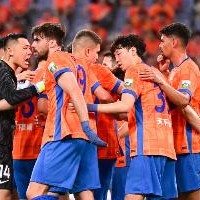 望岳：泰山仅22名队员参加赛前训练，泽卡和克雷桑很难出战申花