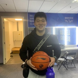 比分-【现场】雷蒙贡献神奇绝杀！庆祝动作本想模仿詹姆斯